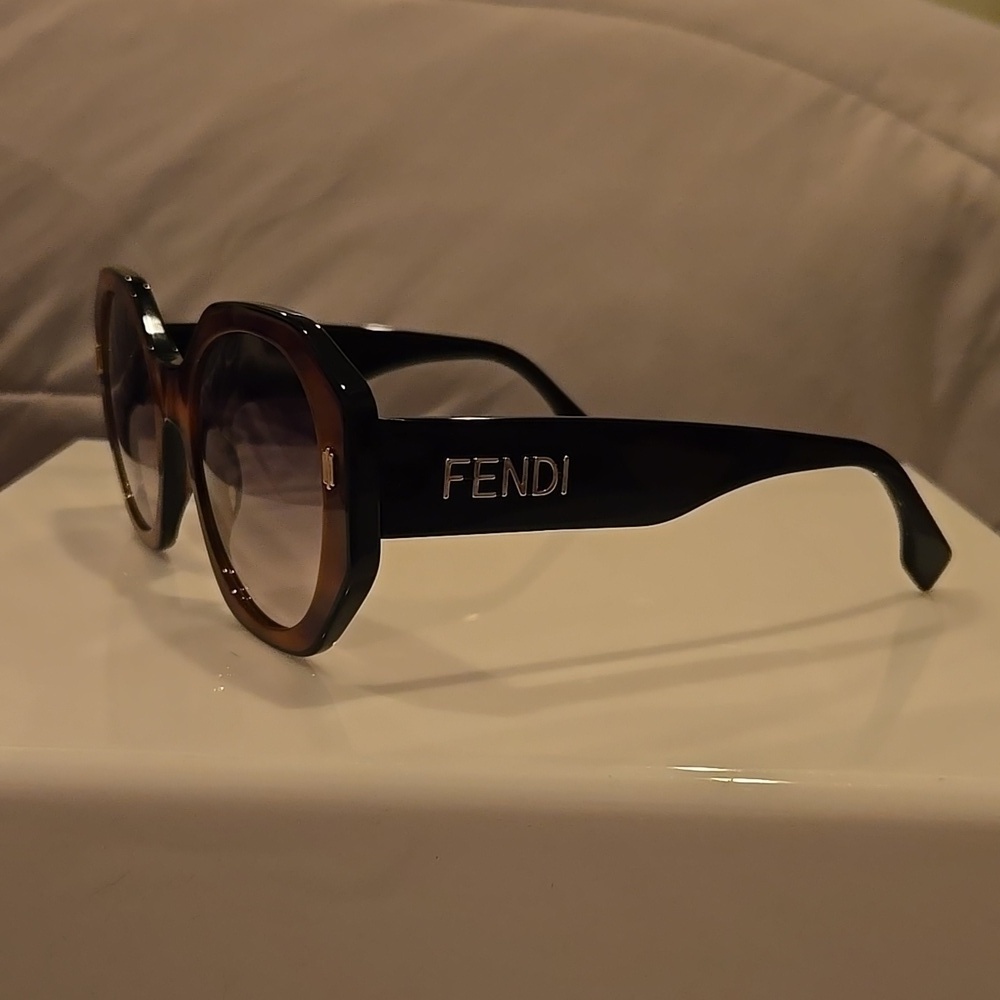 Fendi Tortoise Gray Gradient Brand New Sunglasses with Box - Picture 2 of 14